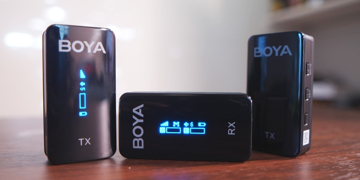 BOYA BY-XM6-S2 on table