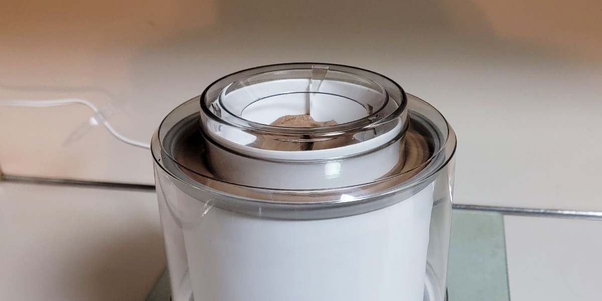 Cuisinart ICE021 with easy-lock lid