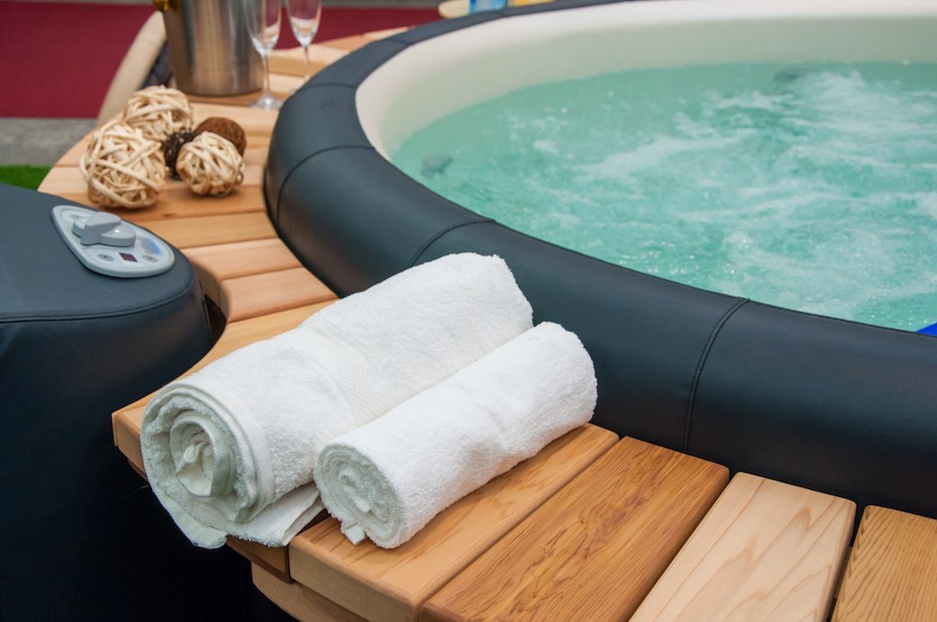 5 Best Hot Tubs Feb 2021 Bestreviews