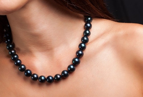 Which black pearl necklace is best?