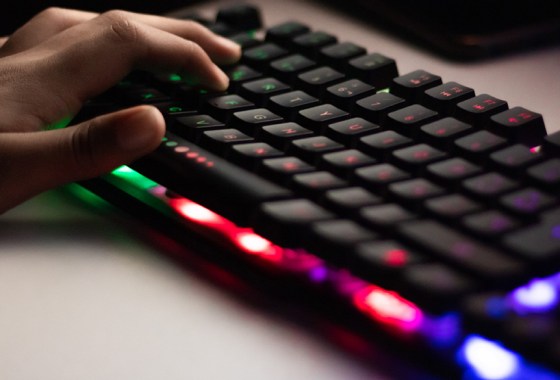 Razer Huntsman mini gaming keyboard vs. Razer Cynosa Chroma gaming keyboard