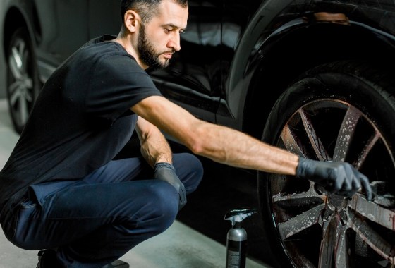 Chrome vs. polished wheel cleaners