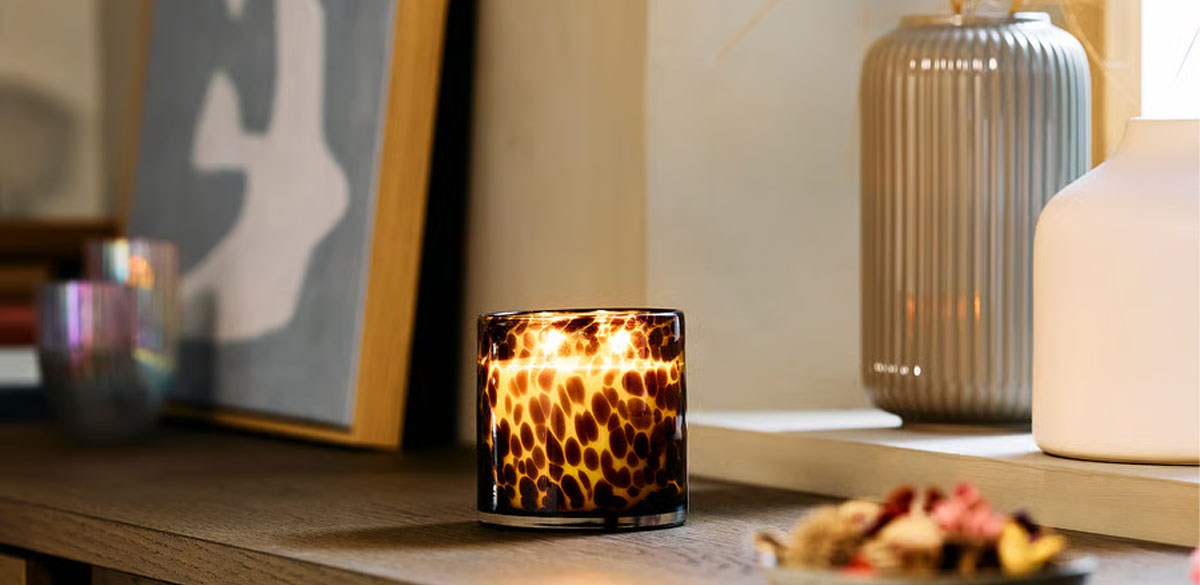 Scented candle in glass, 2 wicks, Peach-dotted brown