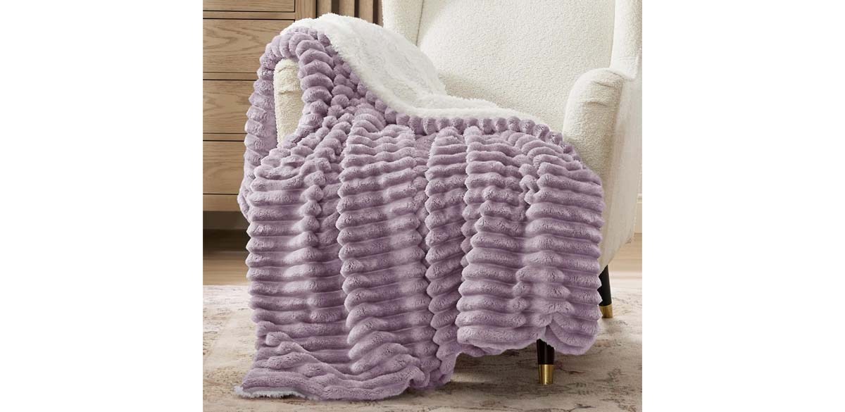 Bedsure  Ultra Soft Sherpa Fleece Blanket