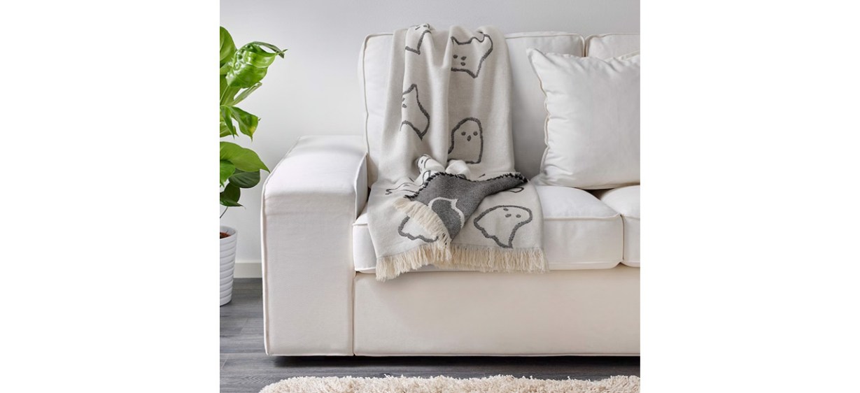 Kustfyr Throw in White/Black draping over couch