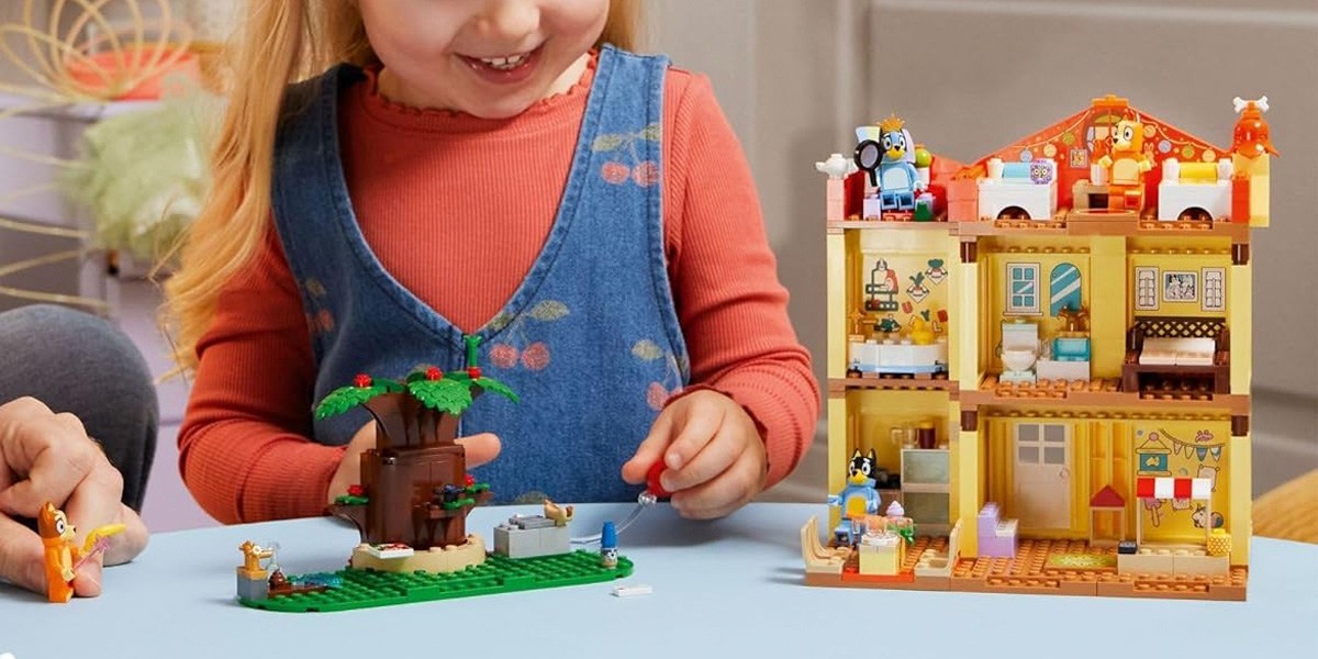 LEGO Bluey- Bluey’s Family House Building Toy