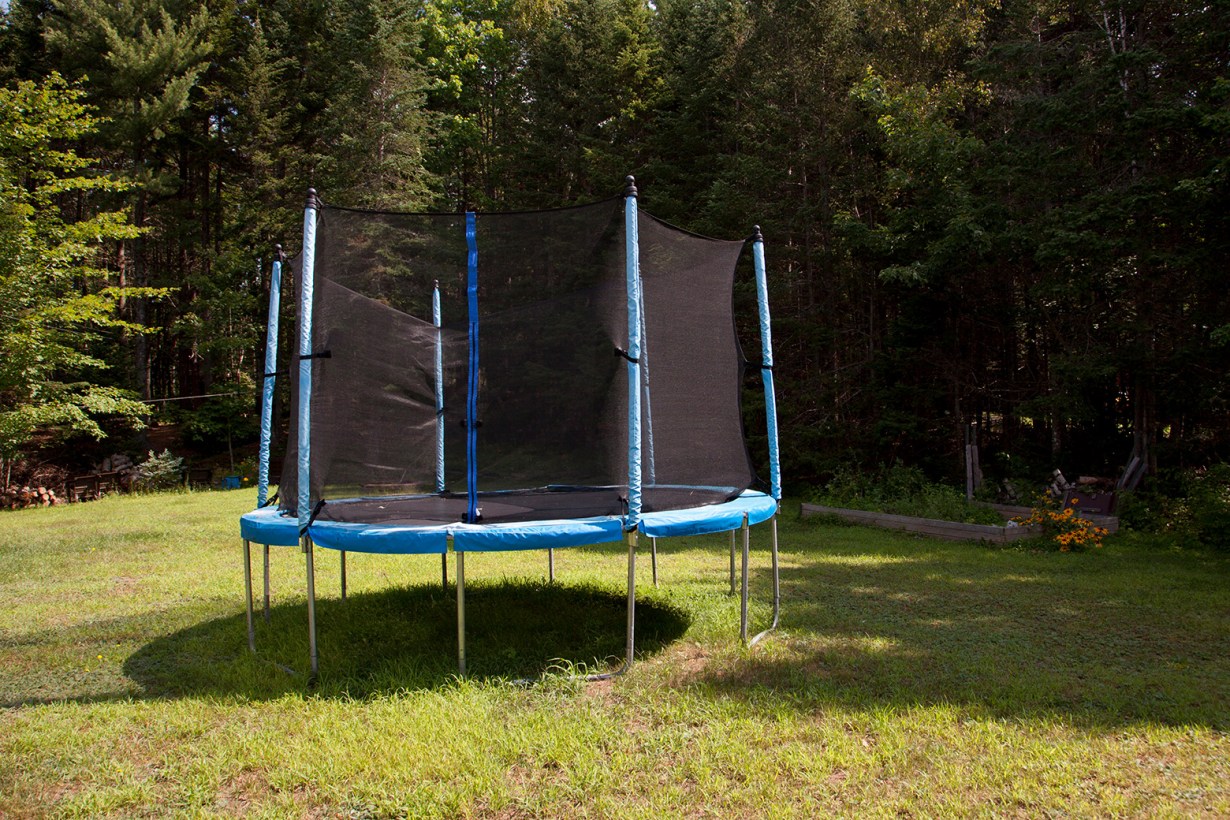 trampoline with enclosure